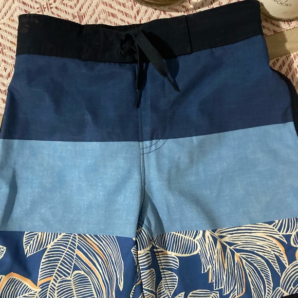 🏄🏼‍♂️Abercrombie Boys Swim Trunks  Size: 7/8 Color: Light Blue Pattern - Picture 7 of 15